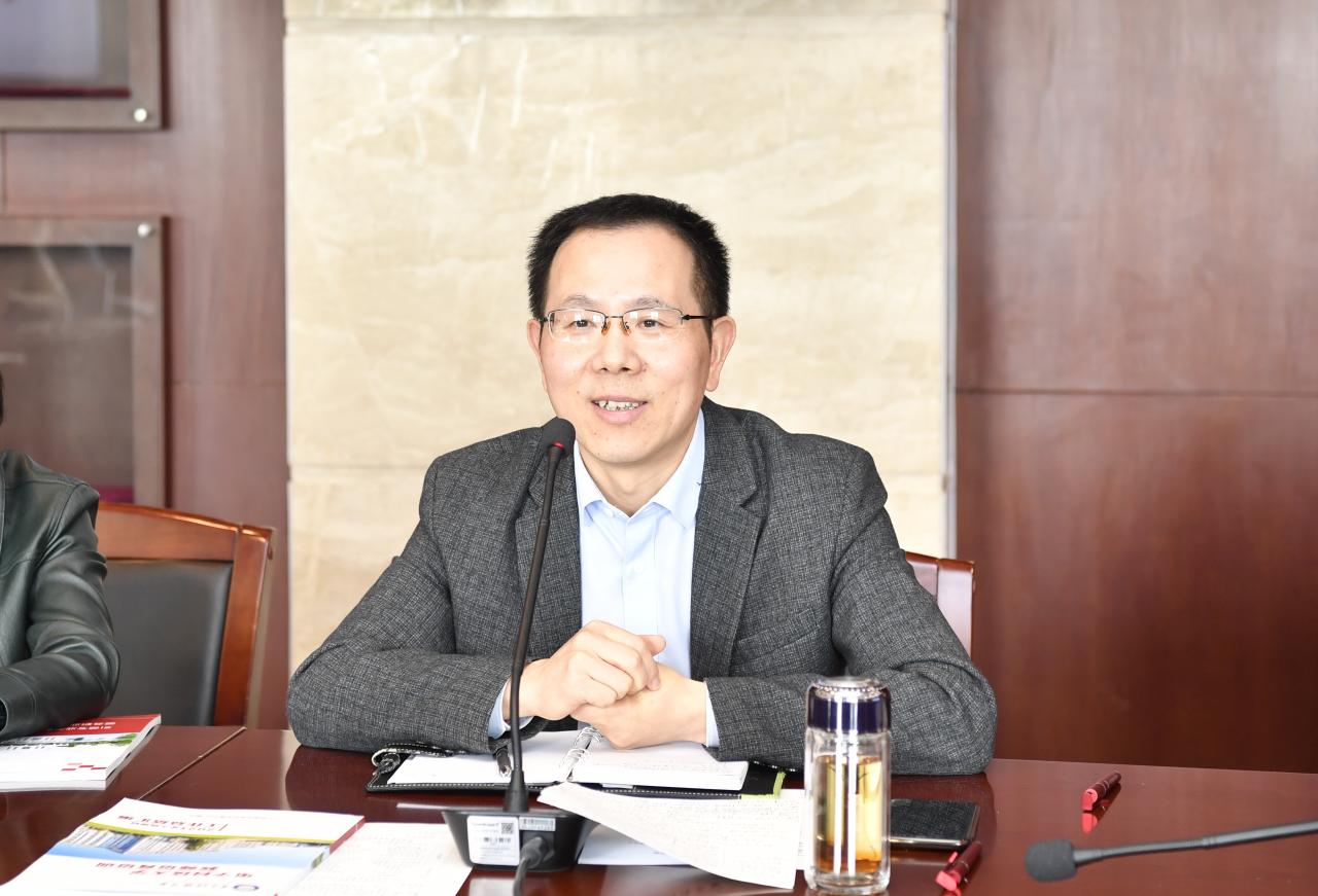 学校召开教师培育培训项目总结交流会