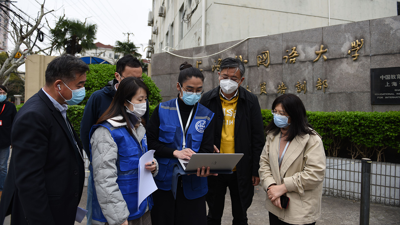 坚持防疫“一中心四原则”：上外师生齐心守“沪”春日校园