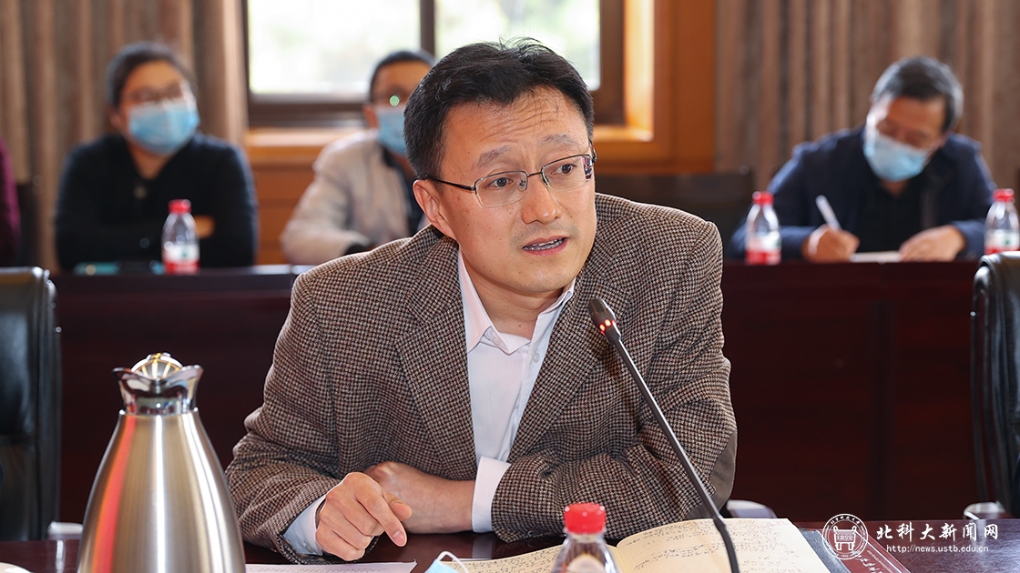 学校召开师生代表座谈会