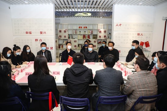 做好学生的守护者——学校召开“三同”辅导员座谈会