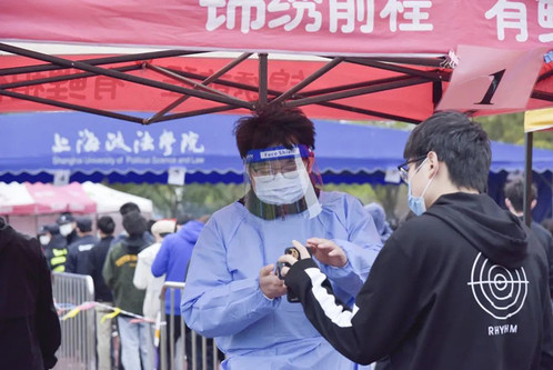 我校提前完成新一轮核酸筛查任务