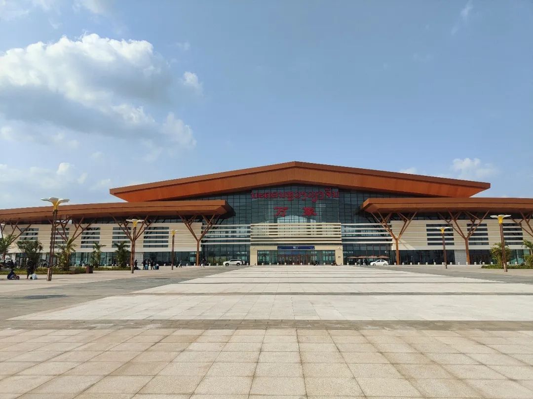 我校留学生参加“寻访澜湄铁路之云游中老铁路”特色活动