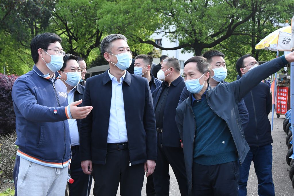 岳麓区委书记周凡来校督导疫情防控工作
