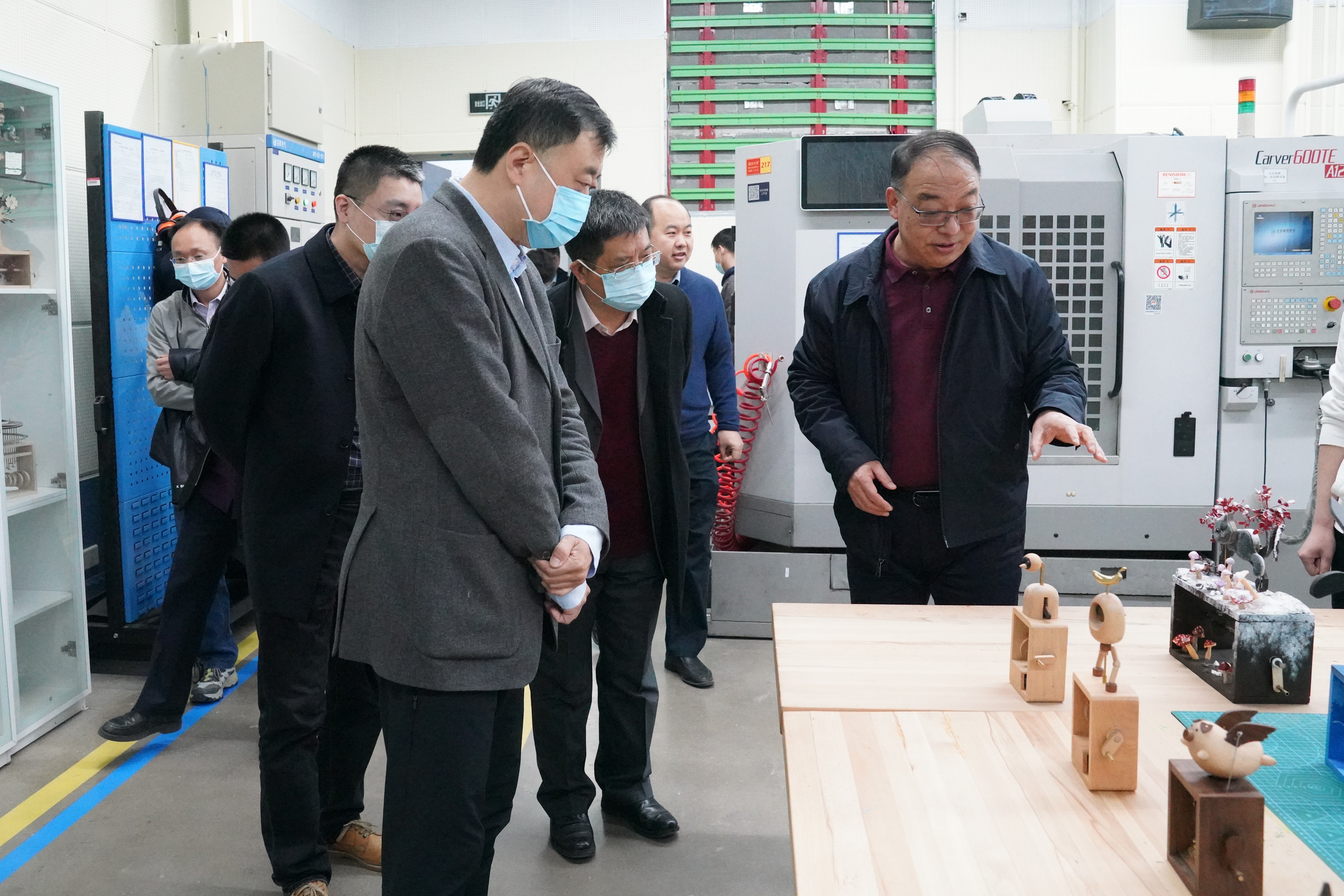 副校长杨斌调研课程中的劳动教育