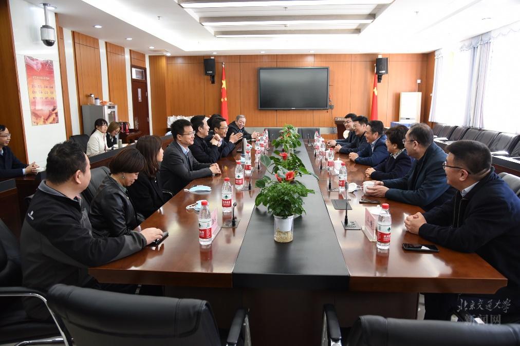 王稼琼一行赴交大附中调研座谈