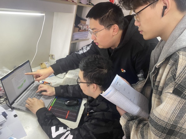 凝心聚力冲在前，同心抗疫显担当 ——“齐心抗疫，坚定前行”系列报道之三