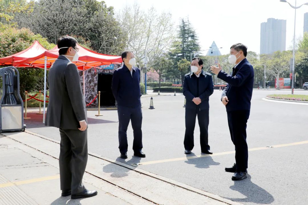 坚持不懈 再接再厉 | 教育部副部长钟登华一行来校检查指导疫情防控工作