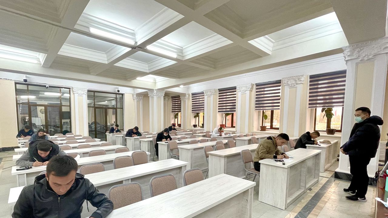 撒马尔罕国立外国语学院孔子学院举办2022年首场HSK和HSKK考试
