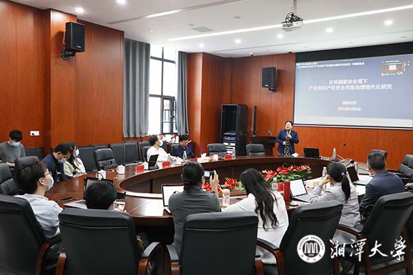 我校一国家社科基金重大项目开题报告会举行