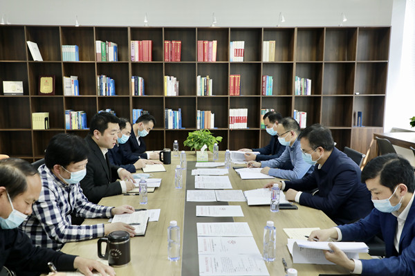陈弘赴信息与智能科学技术学院、动物医学院调研