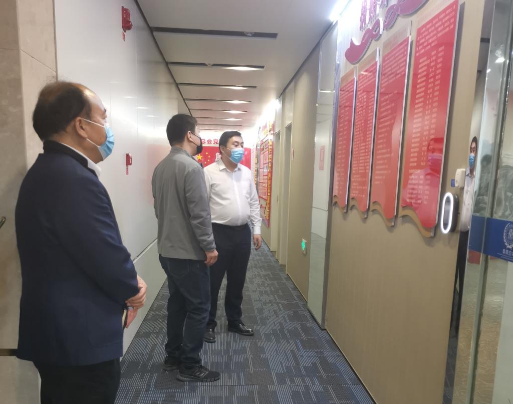 李佼瑞副校长一行赴秦商总会座谈交流