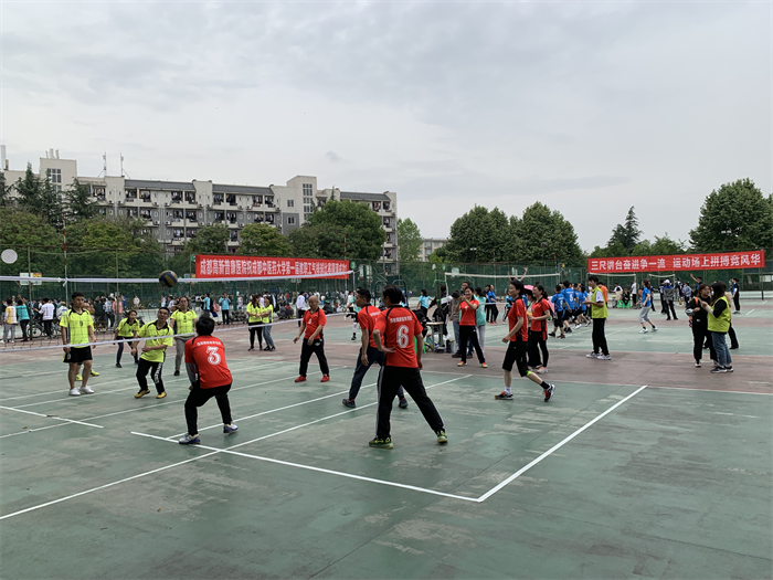 三尺讲台奋进争一流 运动场上拼搏竞风华 —— 我校举办首届教职工气排球比赛