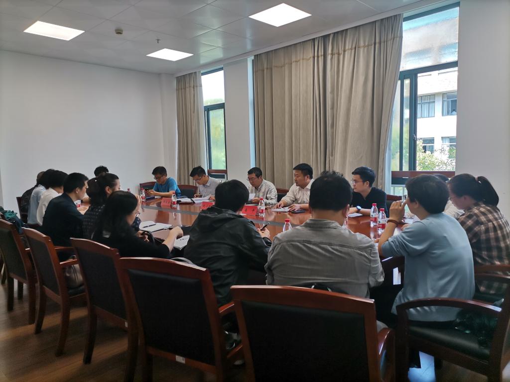 学校举行山区县共同富裕研究报告写作研讨会