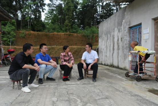 党建引领聚合力——乡村振兴引领湖南新化龙湾村“蝶变”之路