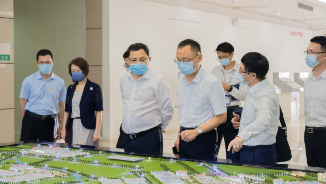 王恩科校长带队赴信利集团开展访企拓岗专项行动