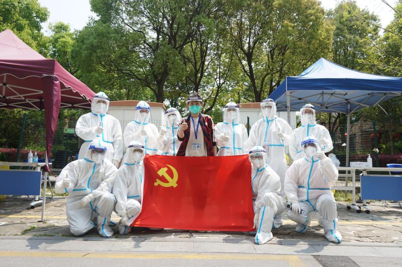 临时党支部成立-薛媛（后排左二）.jpg