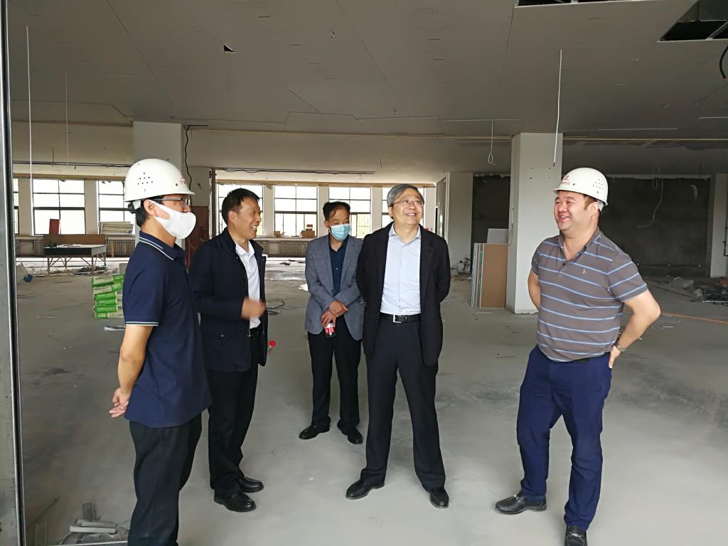 校长方明带队检查长安校区基建项目施工现场