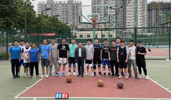 电子工程学院开展“青春不散场 共叙师生情”毕业生系列活动之师生篮球友谊赛