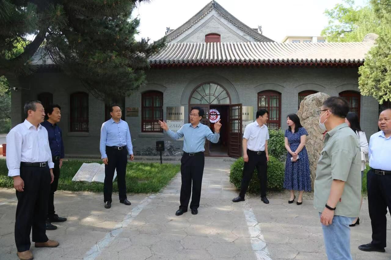 ​太原工业学院党委副书记靳金贵一行来校调研交流