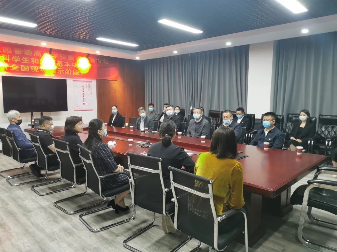 落实挂图作战任务|中国龙江森林工业集团有限公司一行来我校调研对接创意设计项目