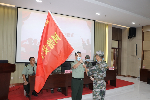 海南热带海洋学院举行民兵排成立点验暨授旗仪式