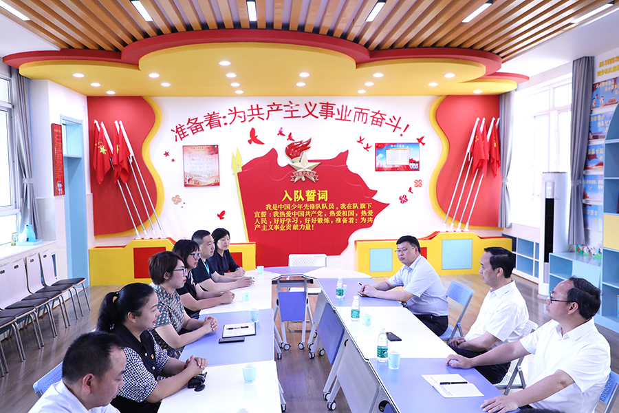 下基层 察民情 解民忧 暖民心 ▏党委书记向前进到民大附小和桂花园社区调研