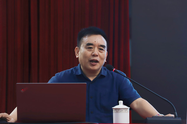 著名作家王跃文为湖南省高等学校第134期处级干部培训班授课