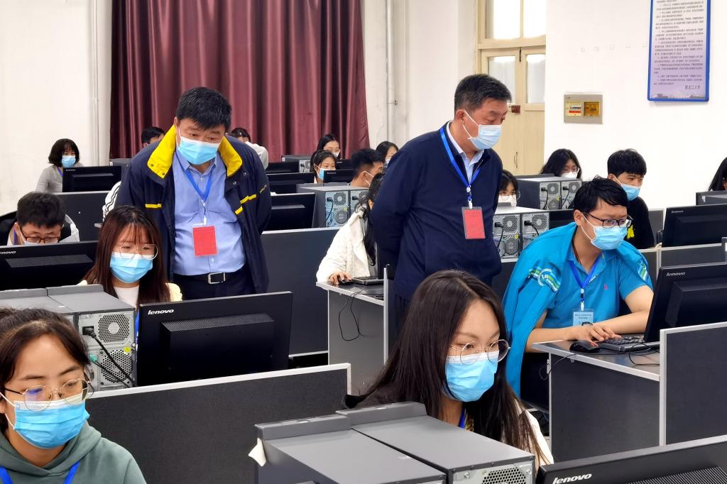 省招生考试院领导到我校检查指导高考评卷工作