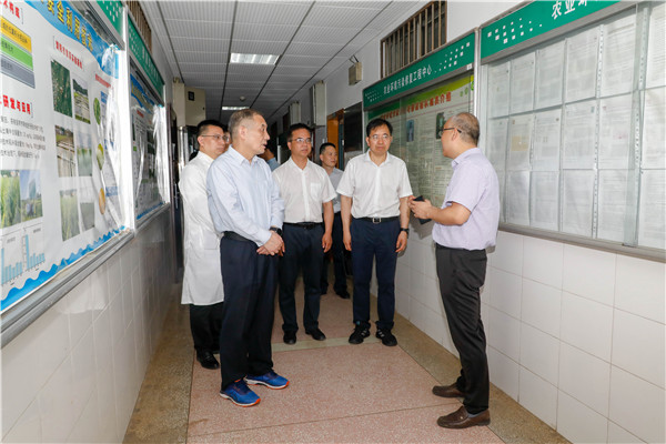 湖南省人大常委会副主任杨维刚来校调研