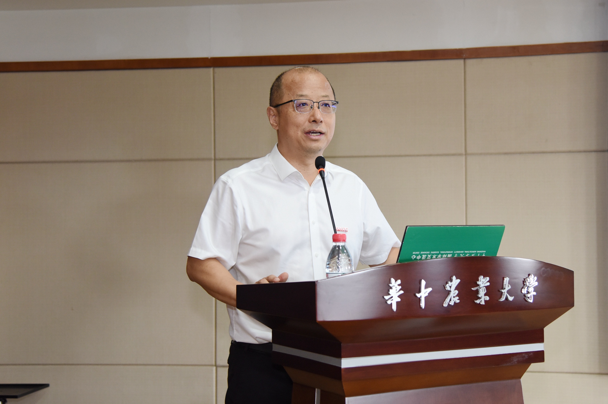 副省长杨云彦来校调研