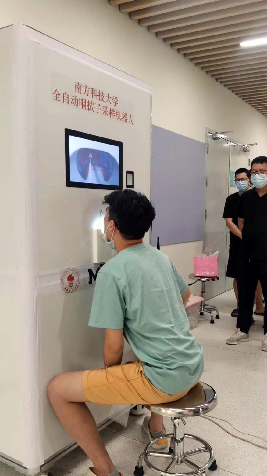 南科大王宏强团队研制出全自动智能核酸采样机器人