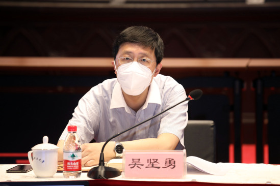 学校召开人才工作座谈会
