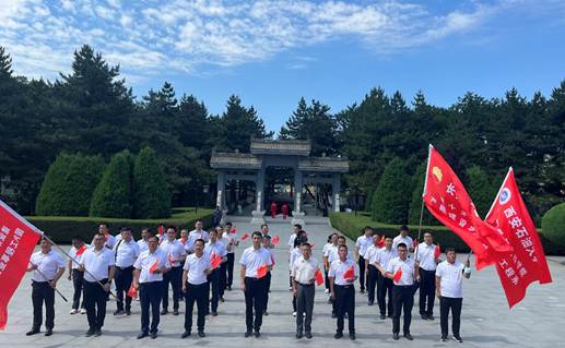 材料科学与工程学院教师党员参加组建的长庆油田原油稳定及伴生气三期项目联合党支部开展主题党日活动