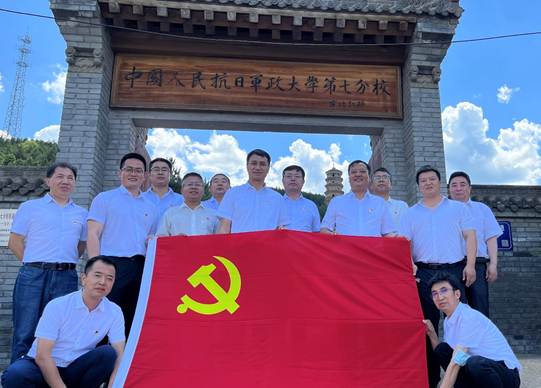 材料科学与工程学院教师党员参加组建的长庆油田原油稳定及伴生气三期项目联合党支部开展主题党日活动