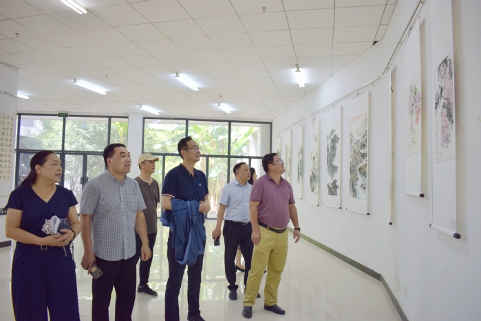 我校举办“喜迎二十大，奋进新征程”师生书画摄影展