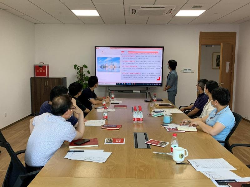 档案文博管理中心班子成员集体学习上海市第十二次党代会精神