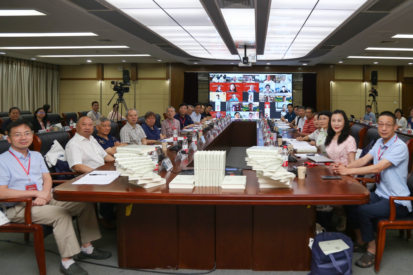 新时代中国故事学理论建设研讨会暨《刘守华故事学文集（十卷本）》新书发布会举行