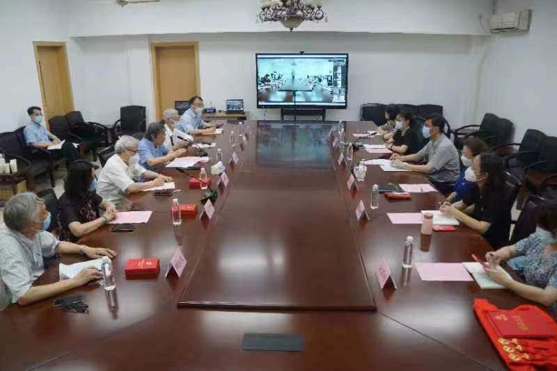 我校召开庆祝离退休老同志入党50、60、70周年座谈会