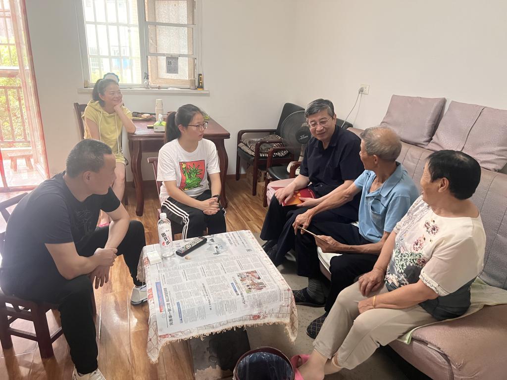 边境带队深入汉南区开展暑期学生家访活动