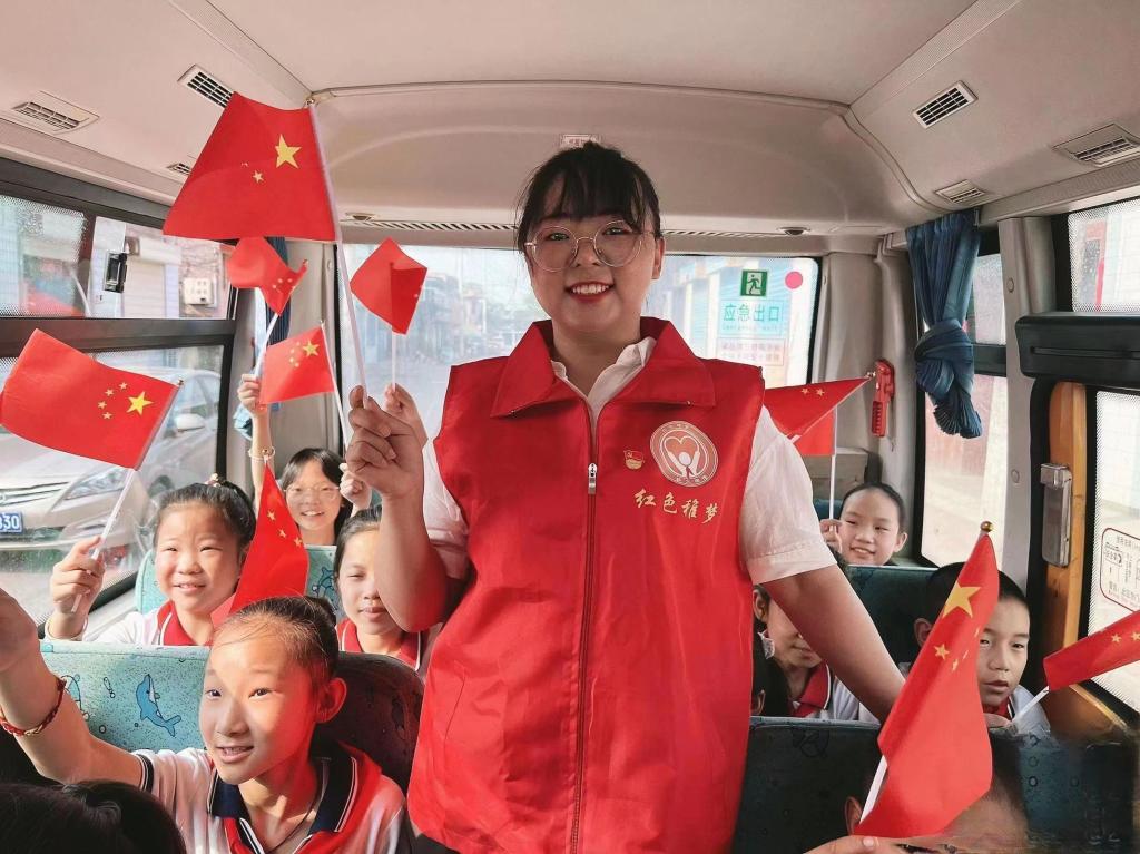 《临汾日报》报道马克思主义学院学生梁颖薇的社会实践活动