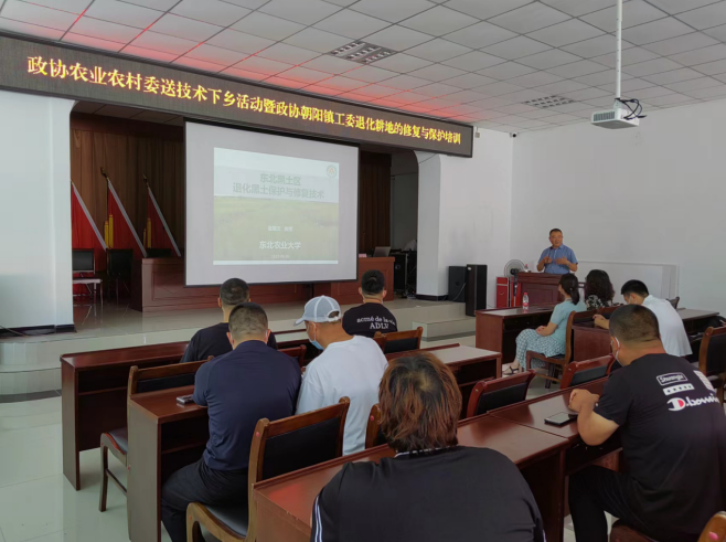 我校香坊区政协委员与我校专家共同参加香坊区政协送技术下乡系列活动