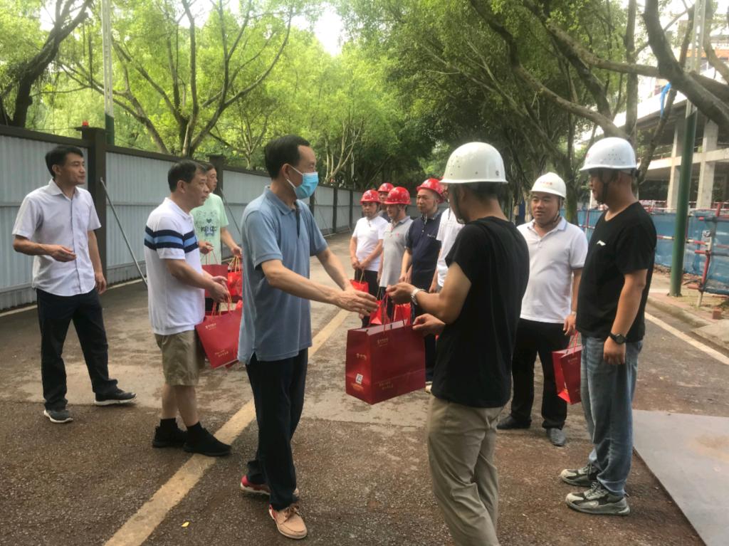 党委书记黎德龙深入在建工地开展慰问活动