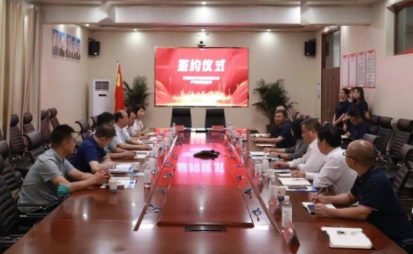 我校调研组赴邢台开展校企合作调研并签署共建协议