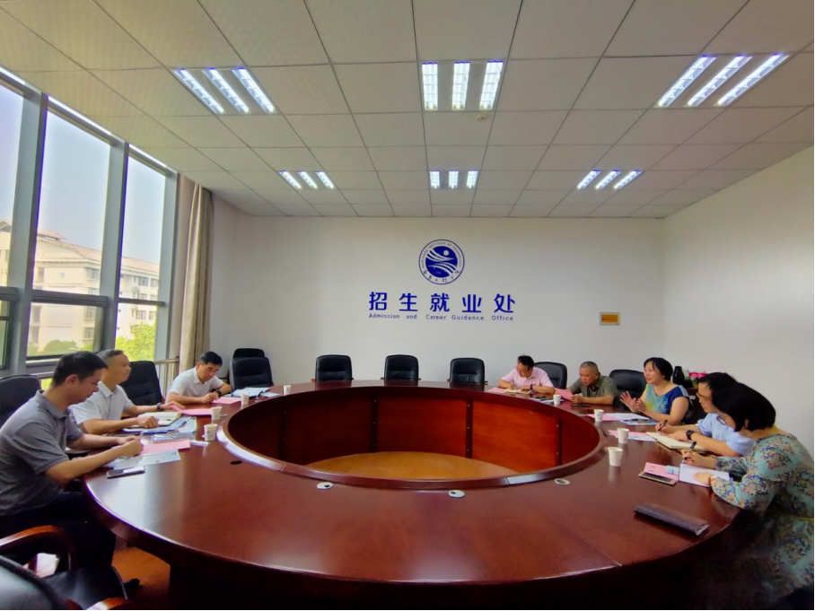 中国铁塔股份有限公司江西省分公司一行来校洽谈毕业生招聘工作
