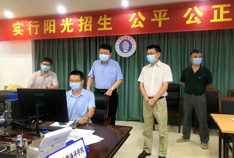 校领导疫情防控期间看望慰问招生录取工作一线人员