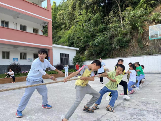 暑期“三下乡”：萤火闪闪照童心贵州民族大学开展关爱儿童实践活动