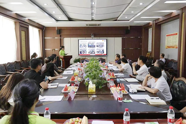 校领导赴新疆、贵州看望慰问研究生支教团志愿者