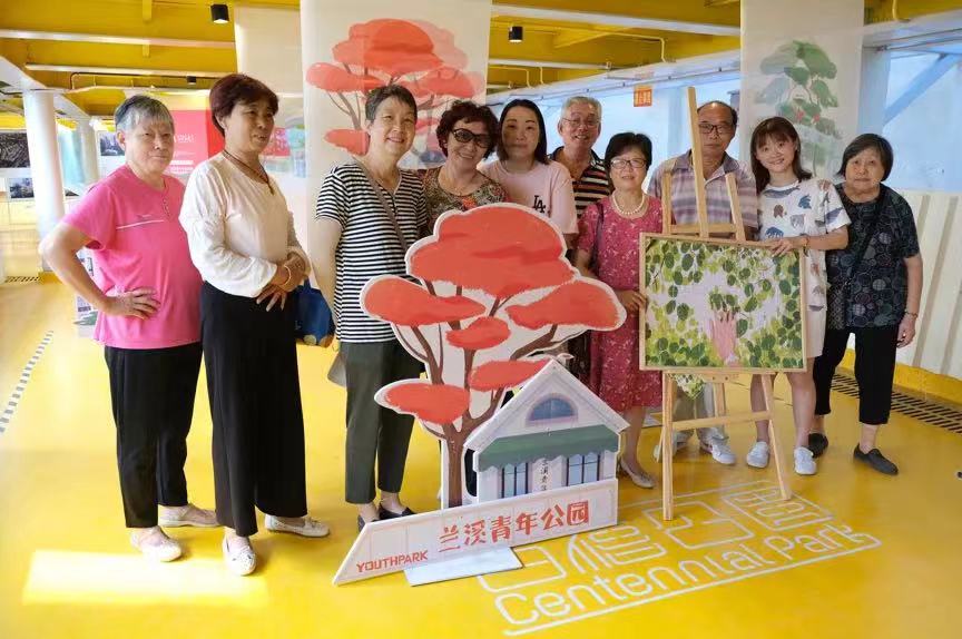 美术学院“曹杨人的一天 艺术社区展”荣获2021年度上海市美术馆优秀公共教育项目