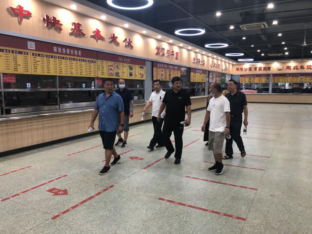 曹健检查暑期后勤保障工作