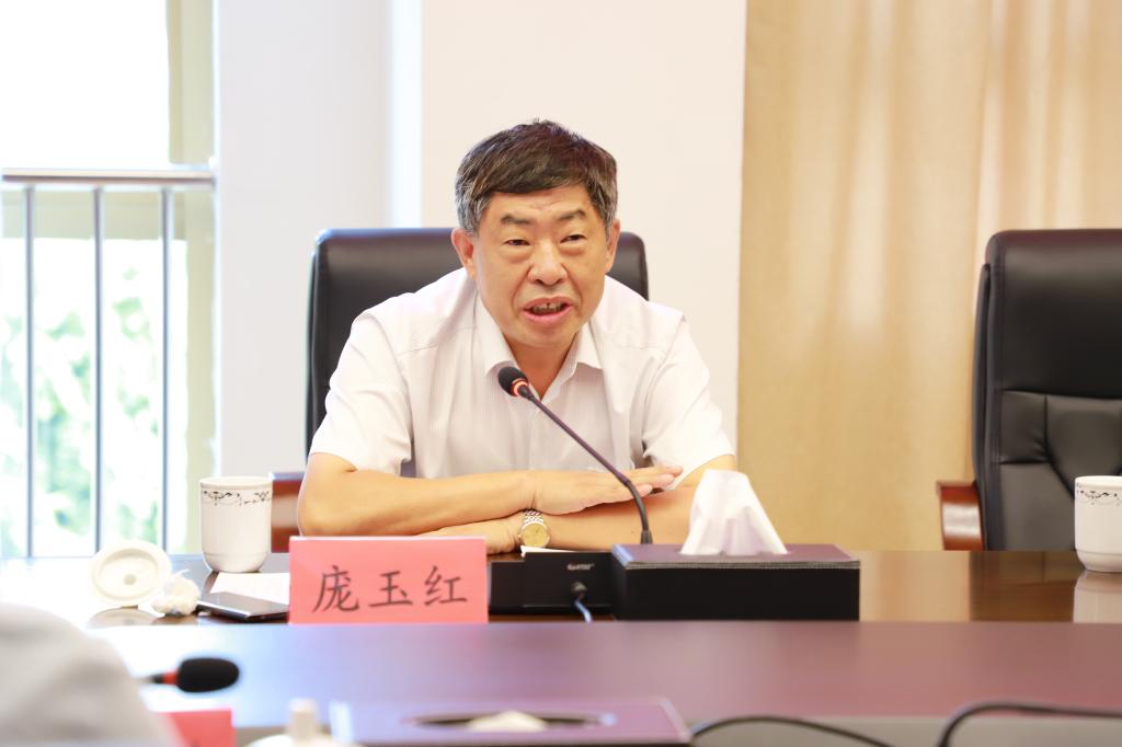 我校党委副书记兼工会主席庞玉红一行赴贵州省龙里县慰问走访研究生支教团志愿者